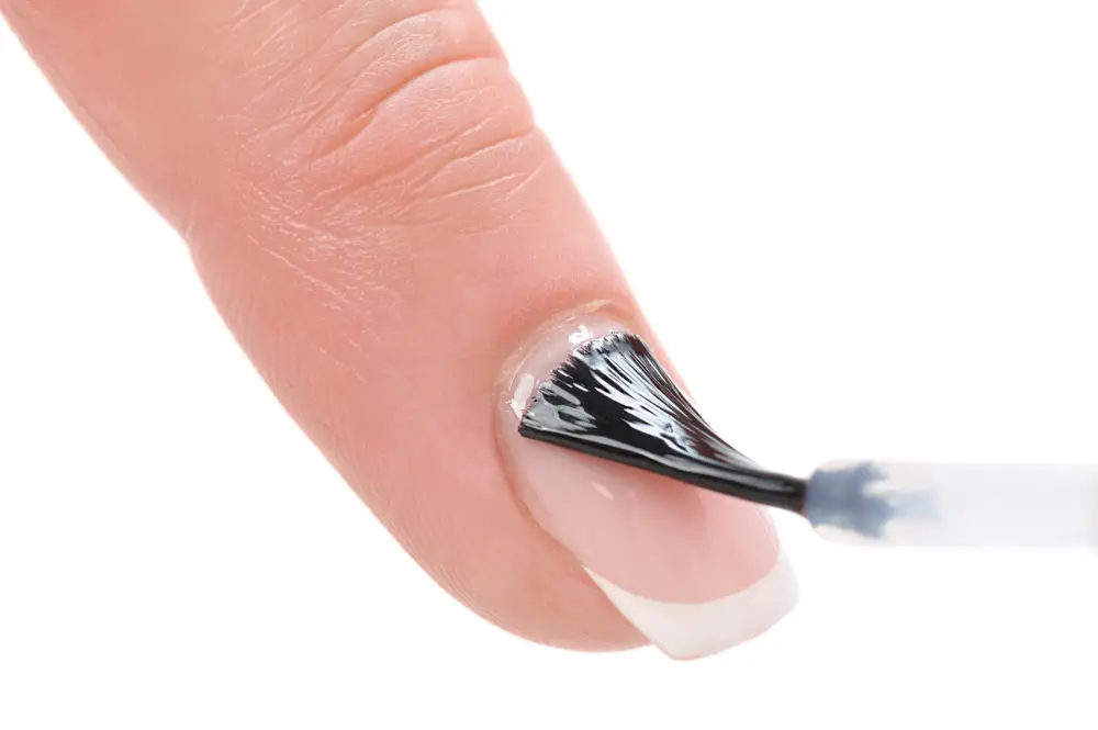 couche de vernis transparent french manicure