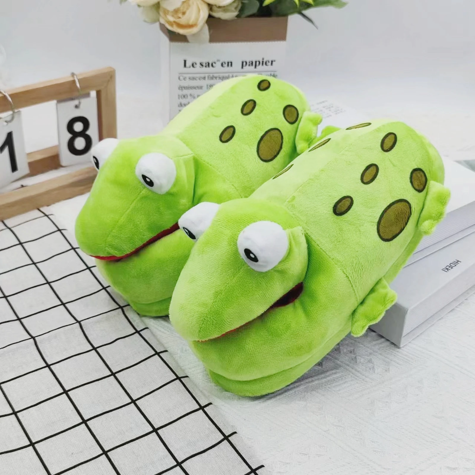 Winter Slipper Wood Floor Slippers Cartoon Lightweight Non Slip Soft Frog Slippers for Women Men Indoor Adults Travel SPA