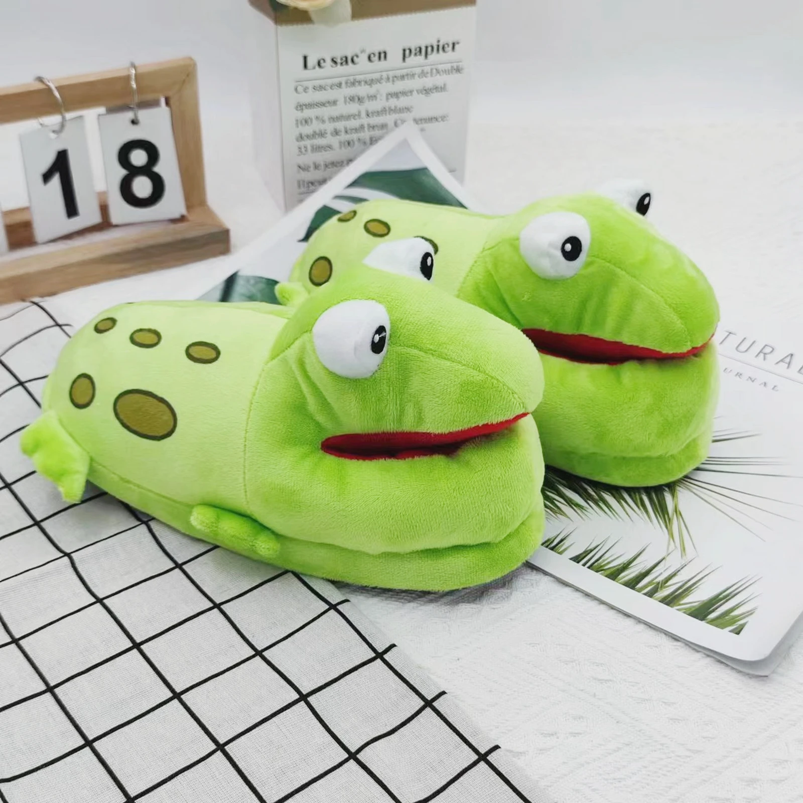 Winter Slipper Wood Floor Slippers Cartoon Lightweight Non Slip Soft Frog Slippers for Women Men Indoor Adults Travel SPA