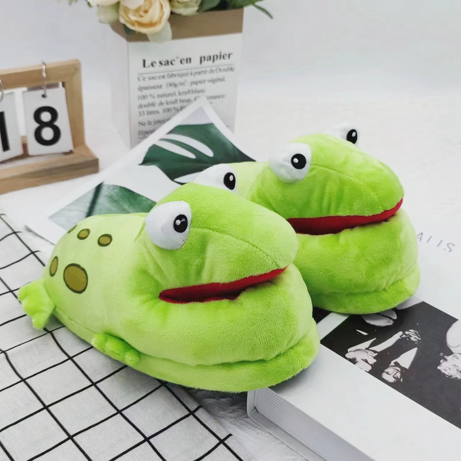 Winter Slipper Wood Floor Slippers Cartoon Lightweight Non Slip Soft Frog Slippers for Women Men Indoor Adults Travel SPA