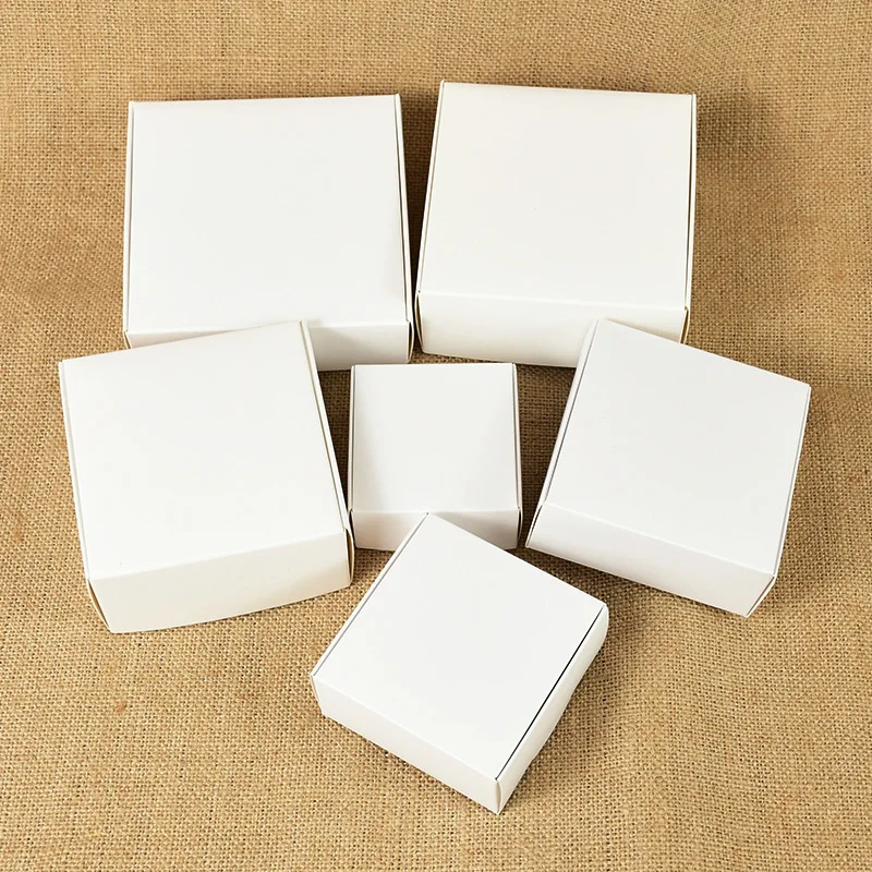 Boîte-cadeau en papier kraft de style marbré